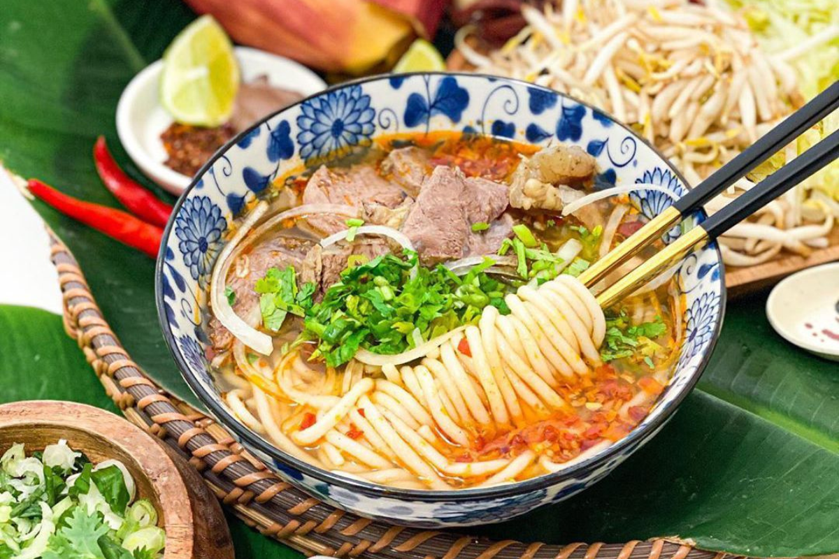 Bun Bo Hue ( Hue beef vermicelli )